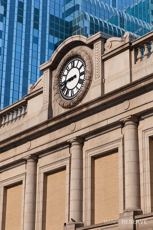 Large Analog Clock on Chicago Building Facade